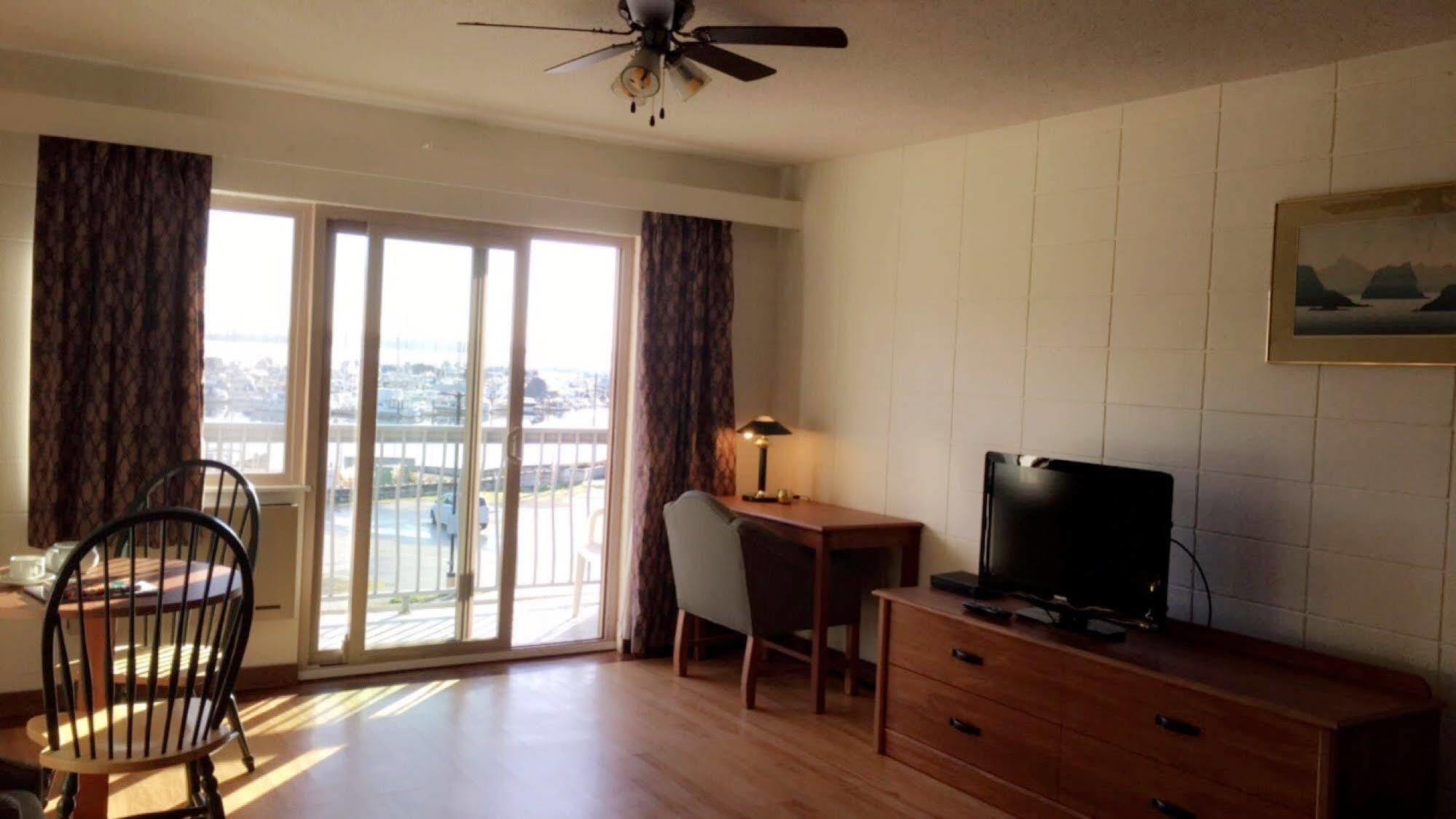The Waterfront Suites And Marina Nanaimo Dış mekan fotoğraf